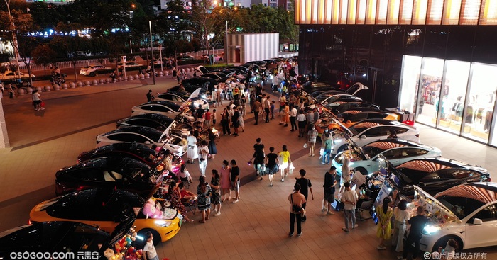 特別一夏?特斯拉前備箱集市